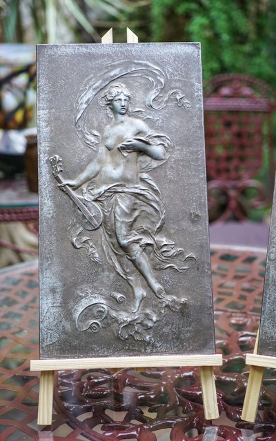 Jean-Baptiste GERMAIN, Musica e scultura, Due eleganti targhe in bronzo bianco