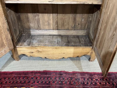 Armoire de campagne en châtaignier blond 19ème