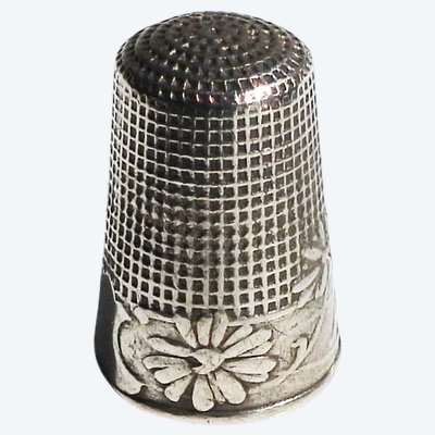 SOLID SILVER ART NOUVEAU DAISY MOTIF EARLY 20TH CENTURY SEWING KIT