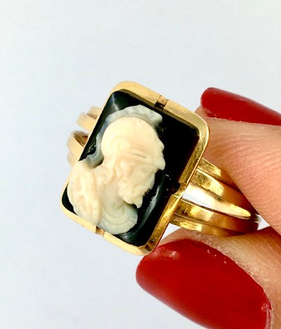 Bague Camée Agate Onyx Époque Napoléon III en Or Rose