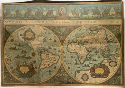 Table basse mappemonde