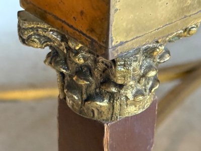 Tavolino da caffè con piano in marmo fossilizzato