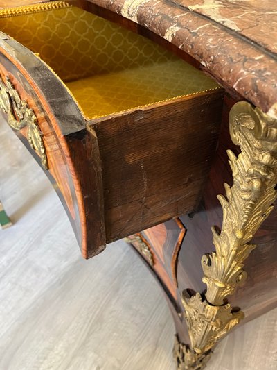 Très Belle commode tombeau 