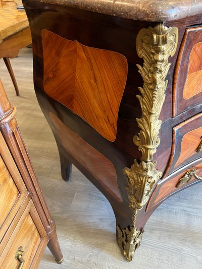 Très Belle commode tombeau 