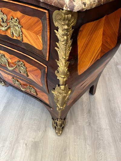 Très Belle commode tombeau 