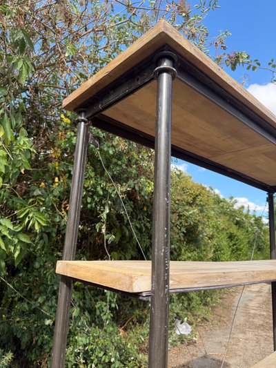 Scaffale in stile World House