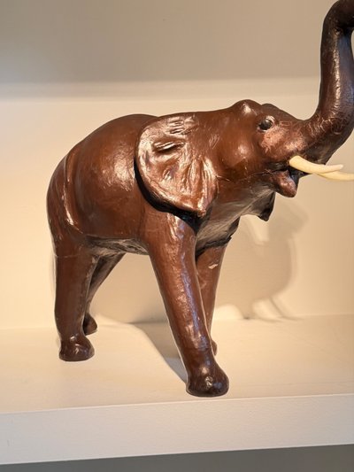 Elephant Sculpté en papier mache