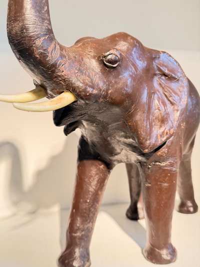 Elephant Sculpté en papier mache