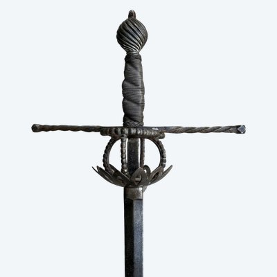 17th century shell-shaped rapier with a taza