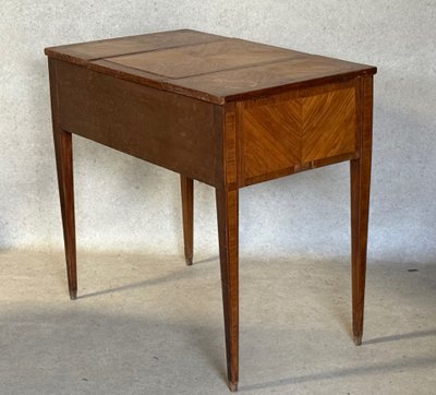 Dressing table to be restored