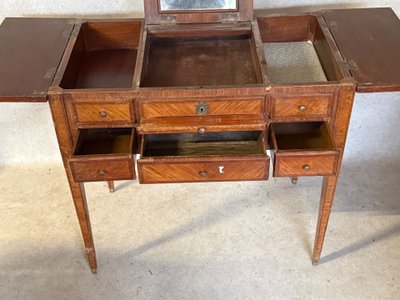 Dressing table to be restored