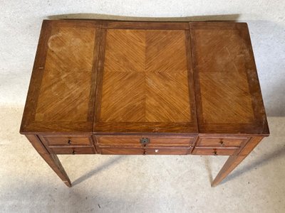 Dressing table to be restored