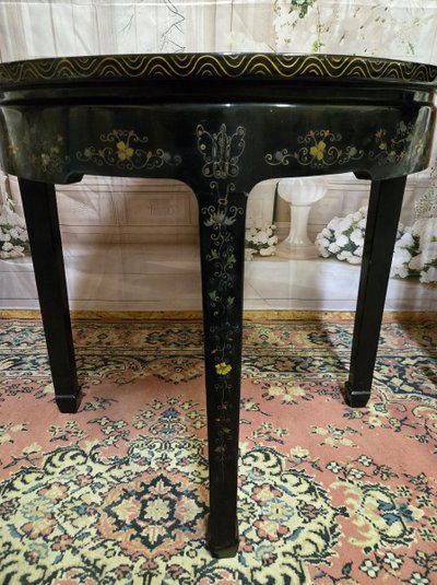 20TH CENTURY ASIA: LACQUERED SIDE TABLE
