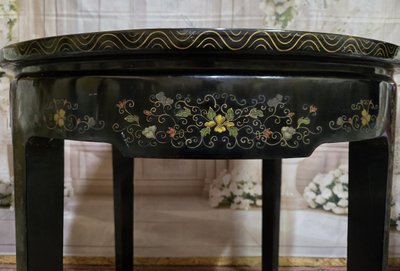 20TH CENTURY ASIA: LACQUERED SIDE TABLE