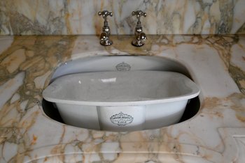 Bedeutender Waschtisch / Waschbecken in Kirsche, „L’Hygiène Moderne Paris“ – Anfang des 20. Jahrhunderts