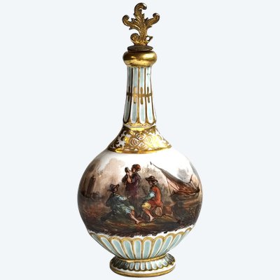 Flacon à parfum en porcelaine de Saxe, XIXème siècle.