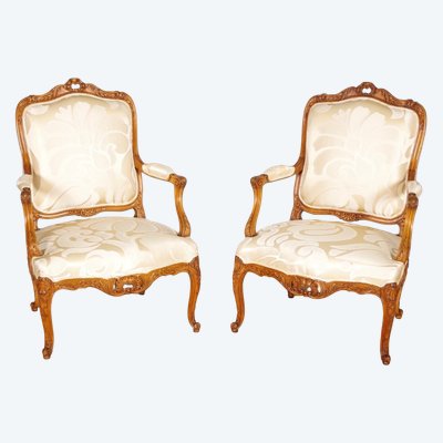 Paire de fauteuils Régence à la Reine en hêtre sculpté, vers 1900