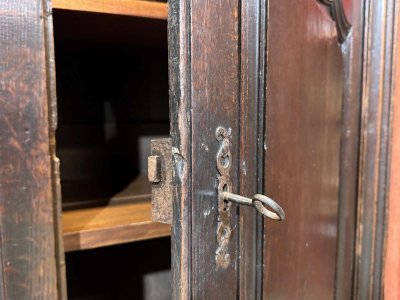Armoire en chêne du 18ème siècle