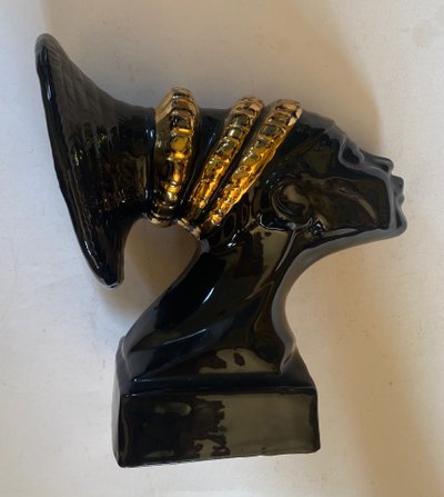A. Fazio. Vallauris. Skulptur aus schwarz und gold glasierter Keramik. Mangbetu-Frau. 