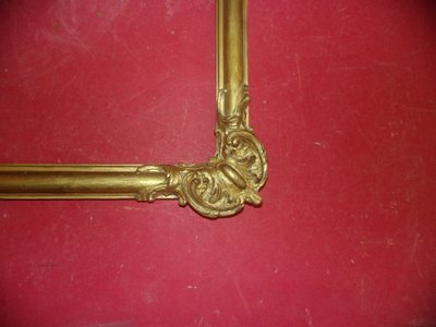 Cornice del XIX secolo in legno dorato.