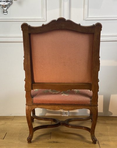 FAUTEUIL DU XIXe DE STYLE REGENCE EN NOYER SCULPTÉ TAPISSÉ