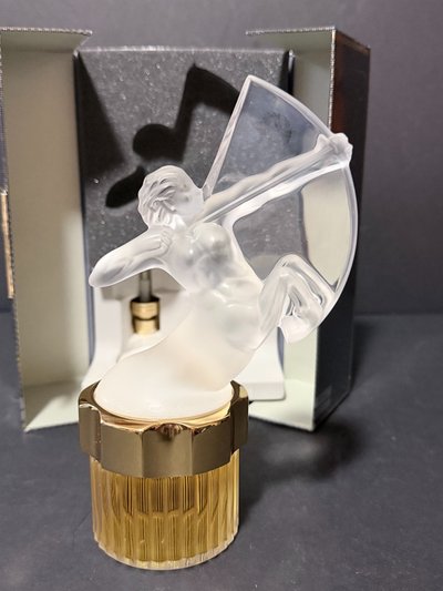 Lalique – Flacon de Collection « Mascotte Sagittaire » – Édition Limitée 1999 – Cristal – Complet