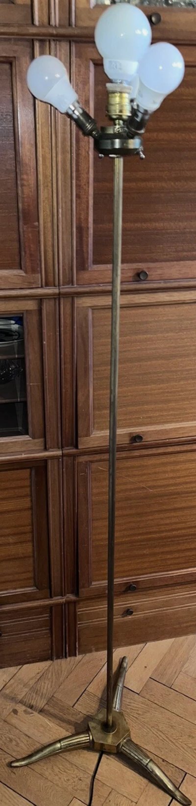 BAGUES & MALABERT House. Brass and bronze floor lamp on a tripod base. Signed