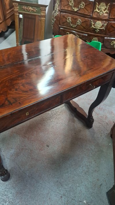 Schreibtisch im Empire-Stil aus Mahagoni