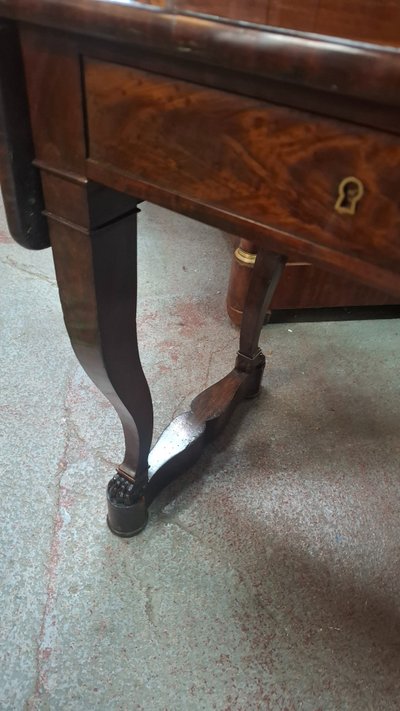 Schreibtisch im Empire-Stil aus Mahagoni