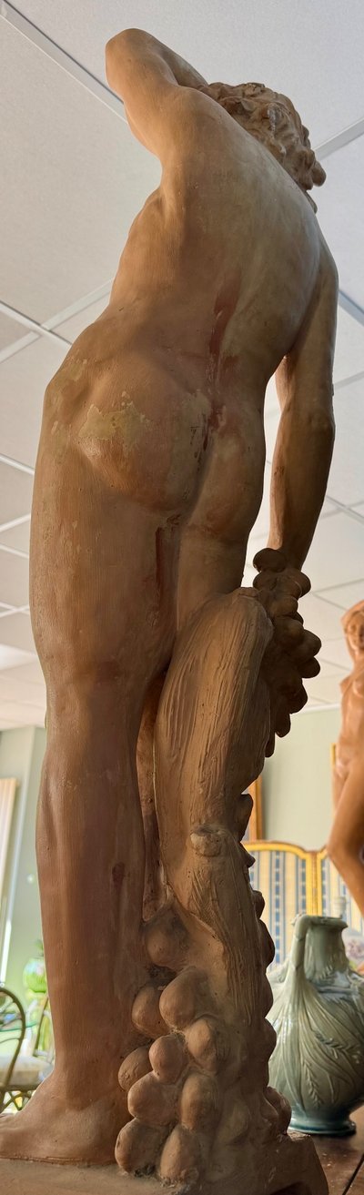 Ein Paar große Terrakotta-Statuen