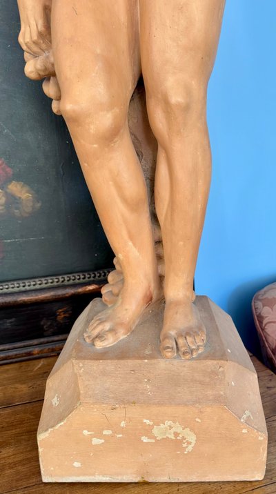 Ein Paar große Terrakotta-Statuen