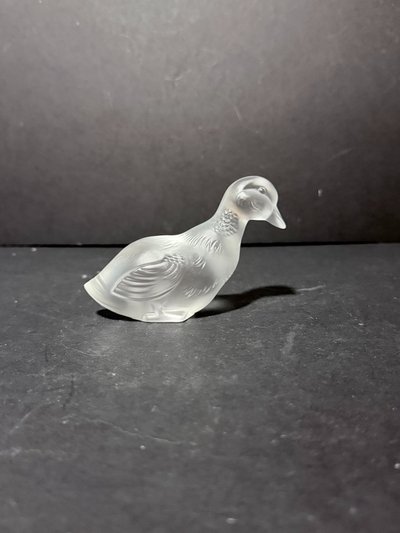 Baccarat – Canard en cristal satiné, signé