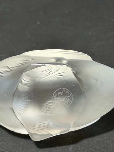 Baccarat – Canard en cristal satiné, signé