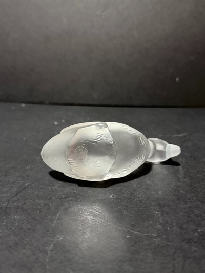 Baccarat – Canard en cristal satiné, signé