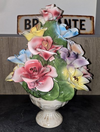 CAPODIMONTE : CENTRE DE TABLE EN BARBOTINE