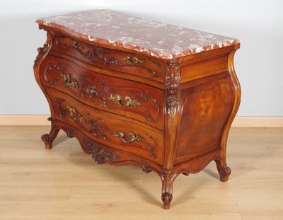 Kommode im Stil Louis XV aus geschnitztem Nussbaumholz, um 1900