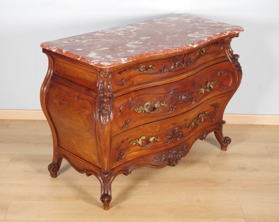 Kommode im Stil Louis XV aus geschnitztem Nussbaumholz, um 1900