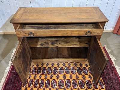 Early 20th century chestnut sideboard