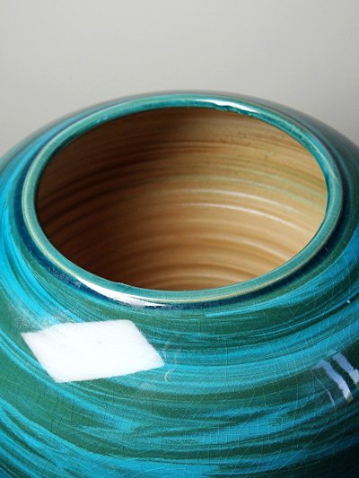 Grande vaso in ceramica a terre miste, smalto verde malachite, anni ’50-’70