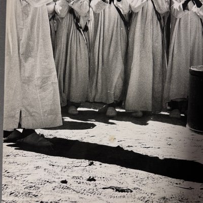 Foto in bianco e nero del 1960 che ritrae un gruppo di persone orientali