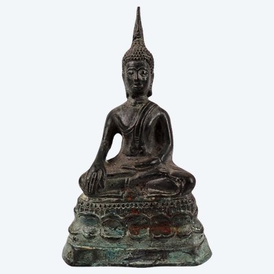Statua del Buddha Shakyamuni in bronzo con patina nera, Thailandia, fine del XIX secolo