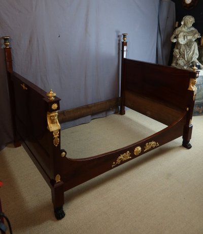 Bett im Empire-Stil 