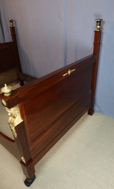 Bett im Empire-Stil 