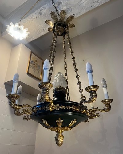 Großer Kronleuchter im Empire-Stil