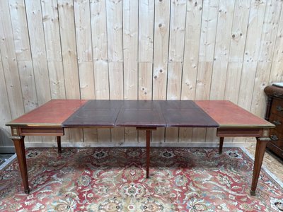 Table extensible style Louis XVI – Plateau cuir doré au petit fer – Bronze doré