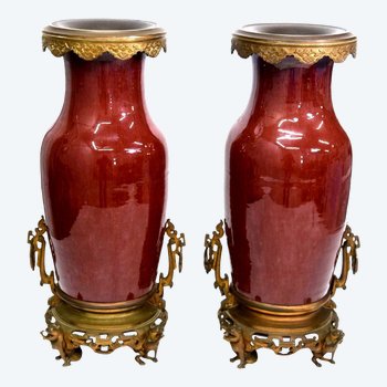 Coppia di vasi a sangue di bue montati in bronzo