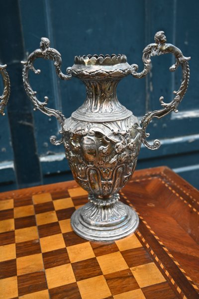 Paire de vase en métal plaqué de style Baroque du XVIII