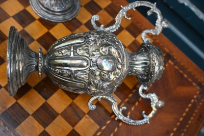 Paire de vase en métal plaqué de style Baroque du XVIII