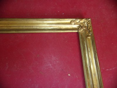 Cornice del XIX secolo in legno dorato.