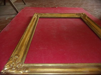Cornice del XIX secolo in legno dorato.